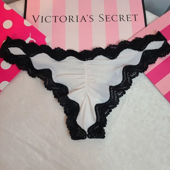 VTG Victoria's Secret Silky Nylon Lace Scrunch Bum Cheekini Panty OS One Size - Picture 3 of 6